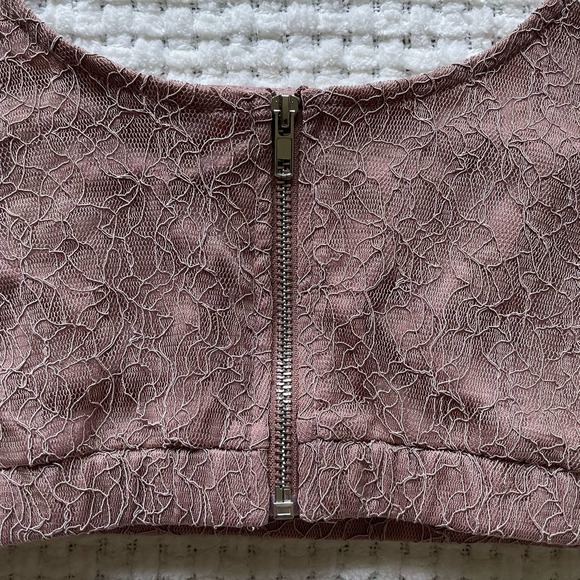 Nasty Gal Blush Pink Lace Puffed Sleeve Crop Top - 2 - EUC - Picture 6 of 7